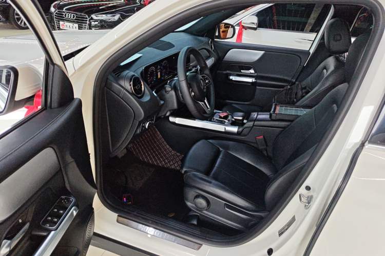 Used Mercedes-Benz GLB 2022 Second Facelift GLB 200 Dynamic Edition Driver Seat