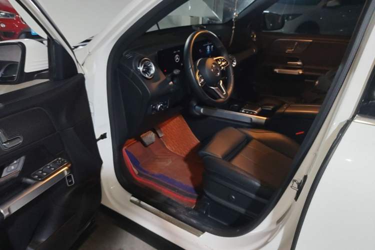 Used Mercedes-Benz GLB 2022 GLB 200 Dynamic Edition Driver Seat