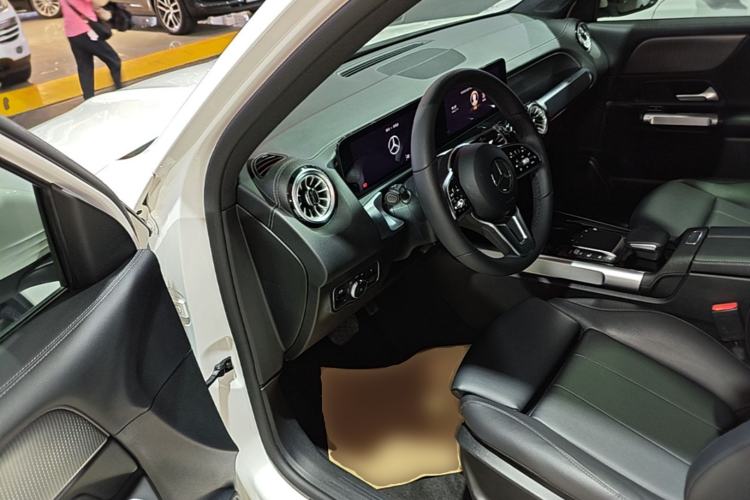 Used Mercedes-Benz GLB 2022 GLB 220 Dynamic Edition Driver Seat