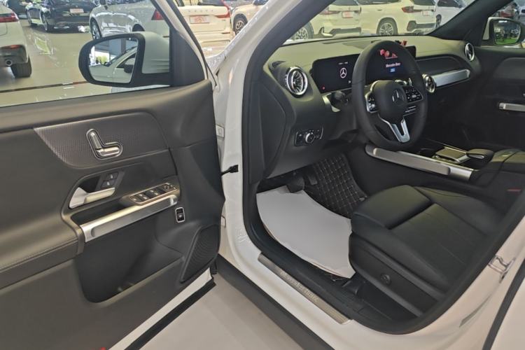 Used Mercedes-Benz GLB 2022 GLB 200 Dynamic Edition Driver Seat