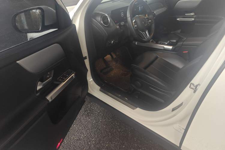 Used Mercedes-Benz GLB 2022 Second Facelift GLB 200 Fashion Edition Driver Seat