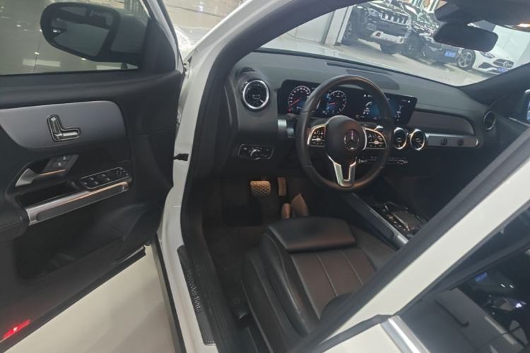 Used Mercedes-Benz GLB 2022 Second Facelift GLB 200 Fashion Edition Driver Seat