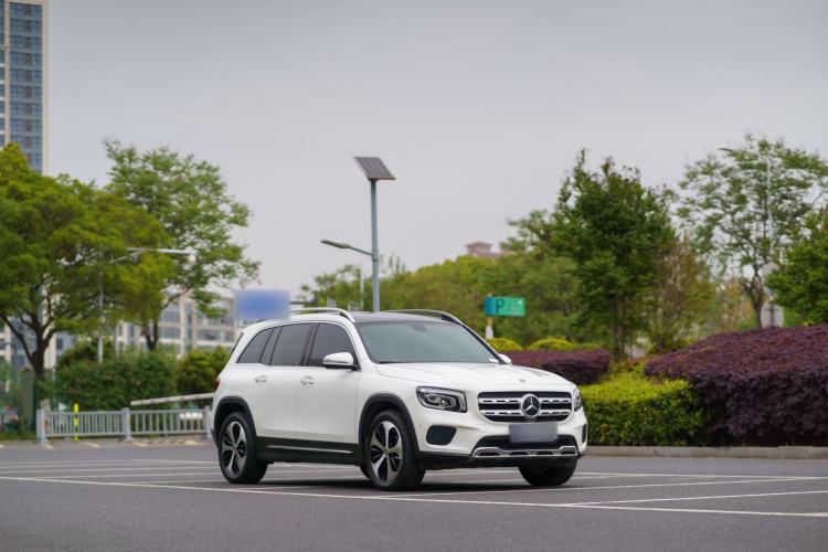 Used Mercedes-Benz GLB 2022 Updated GLB 200 Fashion Edition Exterior 2