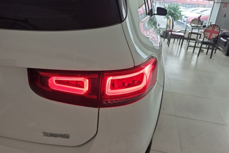 Used Mercedes-Benz GLB 2022 Updated GLB 200 Fashion Edition Exterior 3