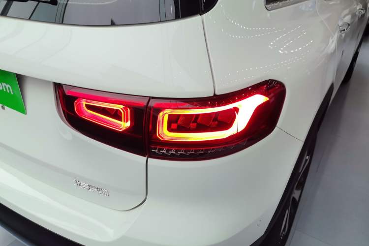 Used Mercedes-Benz GLB 2022 Updated GLB 200 Fashion Edition Exterior 3