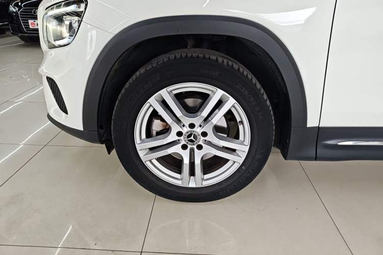 Used Mercedes-Benz GLB 2022 Second Facelift GLB 200 Dynamic Edition Exterior 4