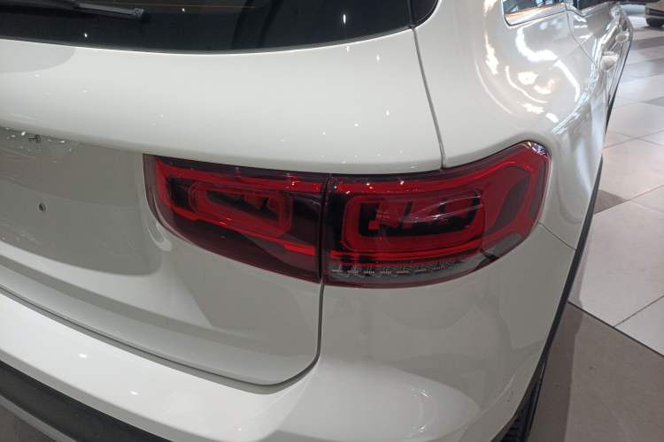 Used Mercedes-Benz GLB 2022 Second Facelift GLB 200 Fashion Edition Exterior 6