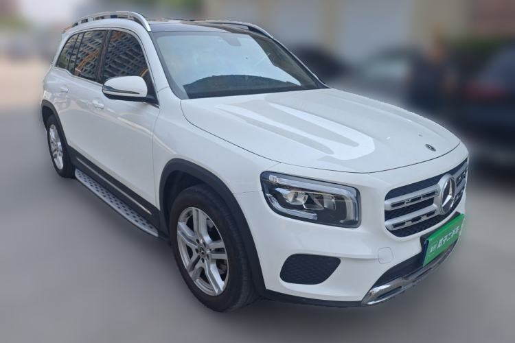 Used Mercedes-Benz GLB 2022 Second Facelift GLB 200 Dynamic Edition Front Right 45 Deg