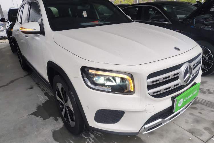 Used Mercedes-Benz GLB 2022 GLB 200 Stylish Edition Front Right 45 Deg