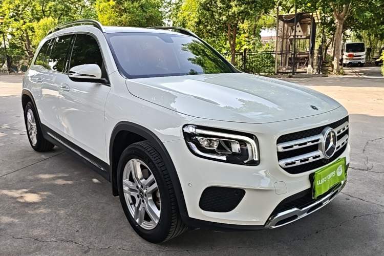 Used Mercedes-Benz GLB 2022 Refresh GLB 200 Dynamic Edition Front Right 45 Deg