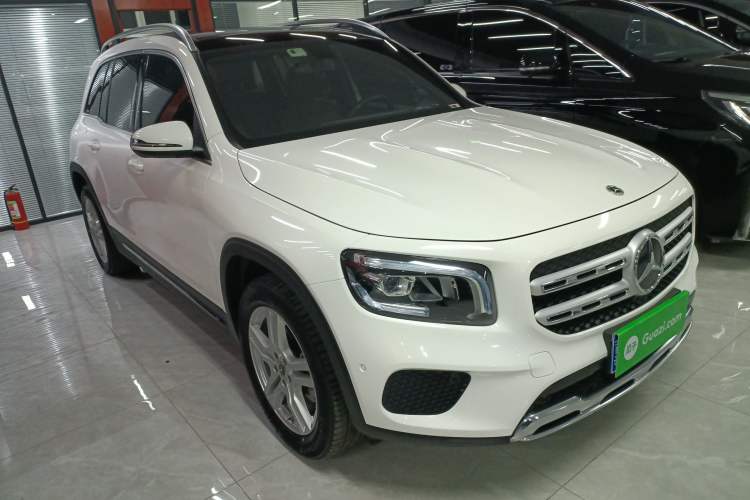Used Mercedes-Benz GLB 2022 Second Facelift GLB 200 Fashion Edition Front Right 45 Deg