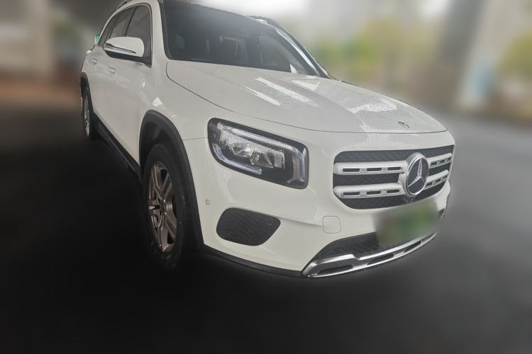 Used Mercedes-Benz GLB 2022 Second Facelift GLB 200 Fashion Edition Front Right 45 Deg