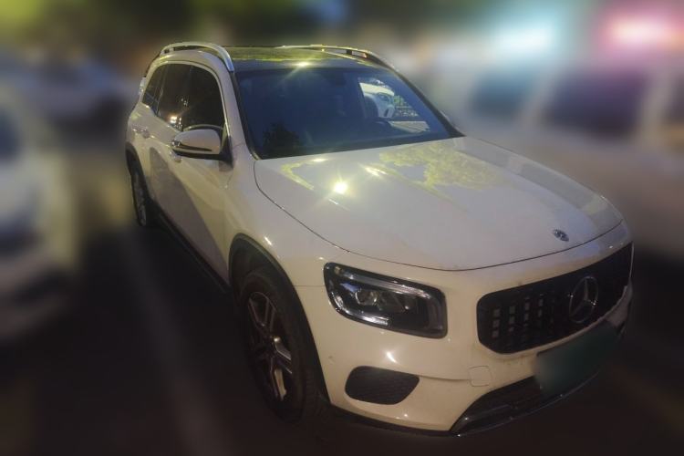 Used Mercedes-Benz GLB 2022 Second Facelift GLB 200 Fashion Edition Front Right 45 Deg