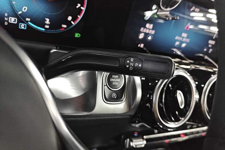 Used Mercedes-Benz GLB 2022 Second Facelift GLB 200 Fashion Edition Gear Lever