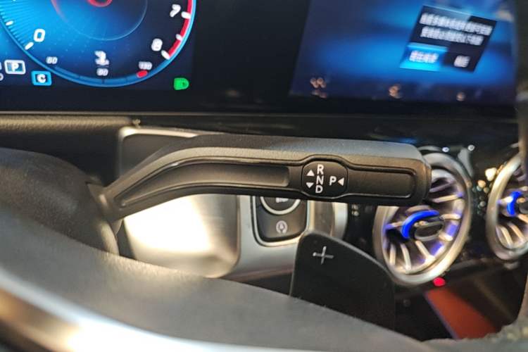 Used Mercedes-Benz GLB 2022 Updated GLB 200 Fashion Edition Gear Lever