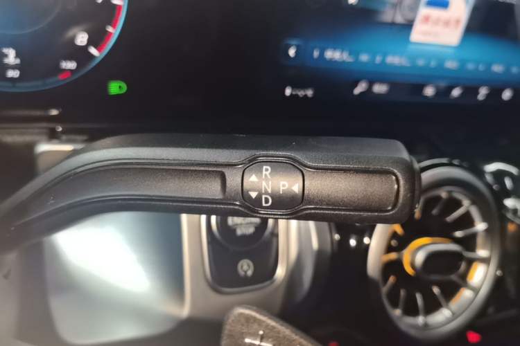 Used Mercedes-Benz GLB 2022 Second Facelift GLB 200 Dynamic Edition Gear Lever
