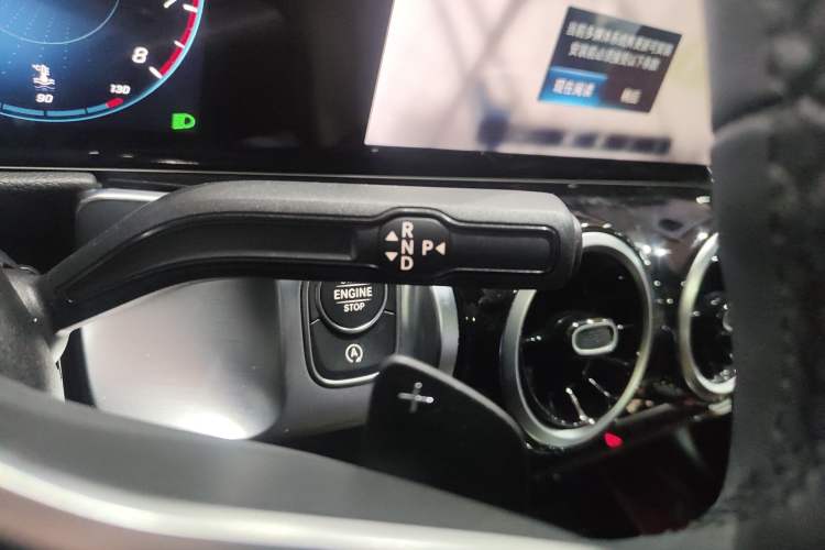 Used Mercedes-Benz GLB 2022 Second Facelift GLB 200 Fashion Edition Gear Lever