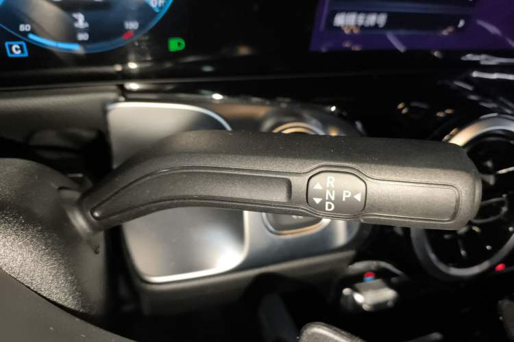 Used Mercedes-Benz GLB 2022 Second Facelift GLB 200 Dynamic Edition Gear Lever