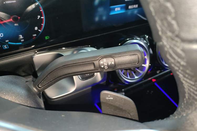 Used Mercedes-Benz GLB 2022 GLB 200 Dynamic Edition Gear Lever