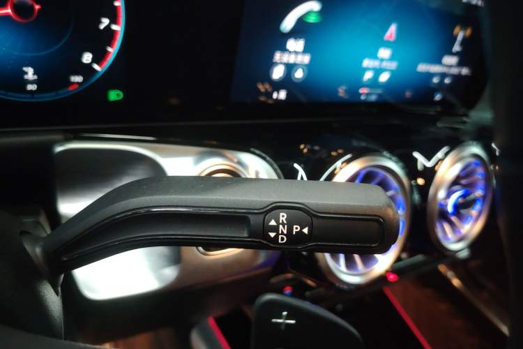 Used Mercedes-Benz GLB 2022 Updated GLB 200 Fashion Edition Gear Lever