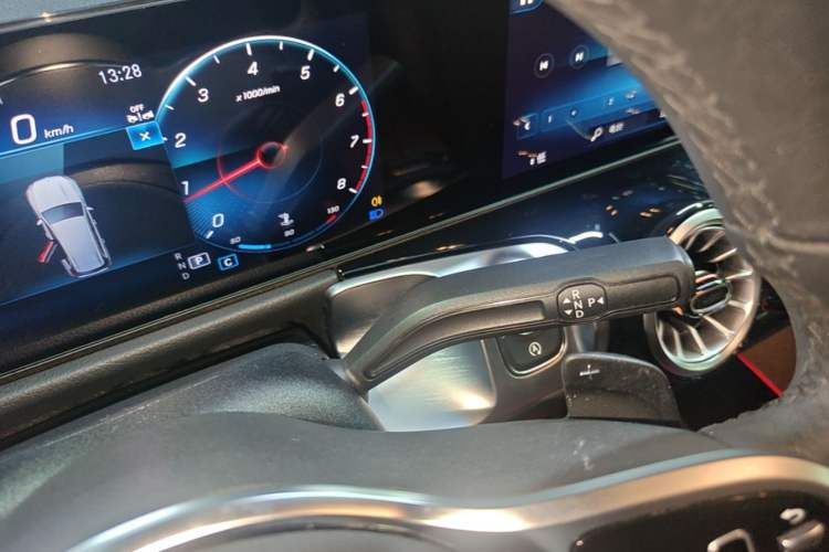 Used Mercedes-Benz GLB 2022 GLB 220 Dynamic Edition Gear Lever