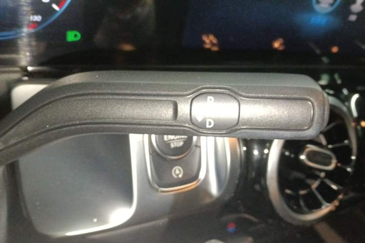 Used Mercedes-Benz GLB 2022 Second Facelift GLB 200 Dynamic Edition Gear Lever