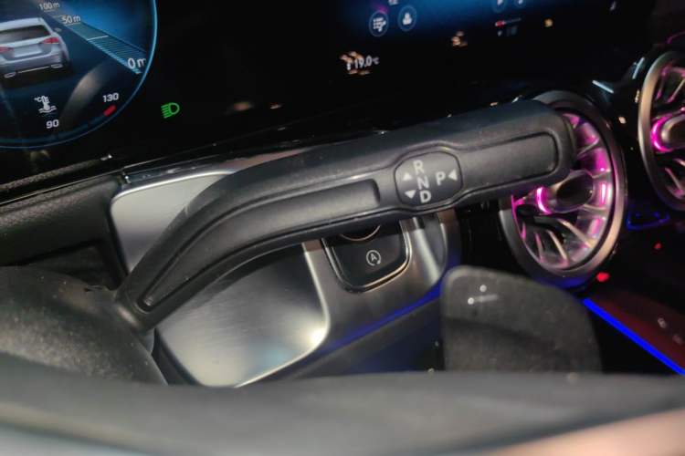 Used Mercedes-Benz GLB 2022 Second Facelift GLB 200 Dynamic Edition Gear Lever