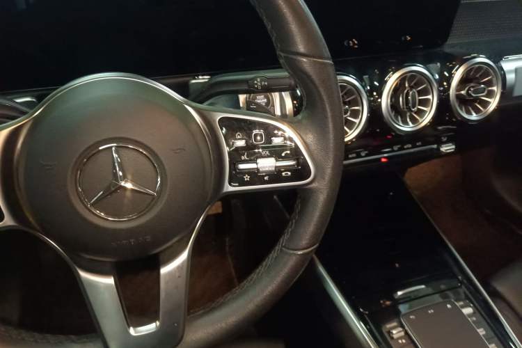 Used Mercedes-Benz GLB 2022 GLB 200 Stylish Edition Gear Lever