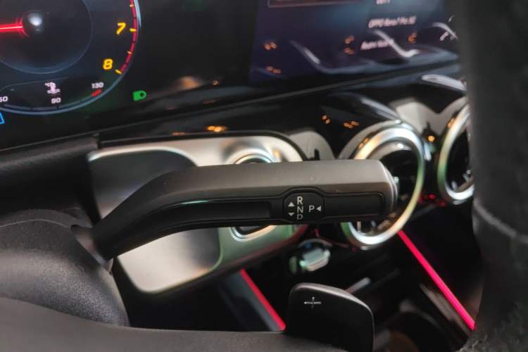 Used Mercedes-Benz GLB 2022 Second Facelift GLB 200 Fashion Edition Gear Lever
