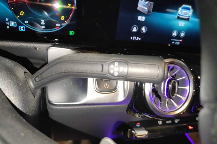 Used Mercedes-Benz GLB 2022 GLB 200 Stylish Edition Gear Lever