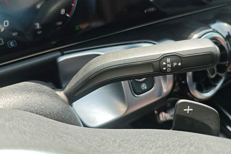 Used Mercedes-Benz GLB 2022 Second Facelift GLB 200 Dynamic Edition Gear Lever