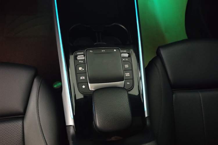 Used Mercedes-Benz GLB 2022 Updated GLB 200 Fashion Edition Gear Lever