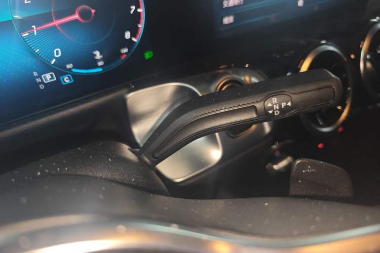 Used Mercedes-Benz GLB 2022 Second Facelift GLB 200 Fashion Edition Gear Lever