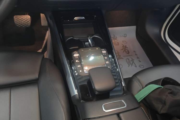 Used Mercedes-Benz GLB 2022 Second Facelift GLB 200 Fashion Edition Gear Lever