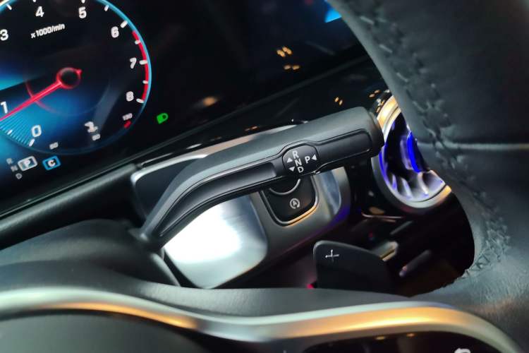 Used Mercedes-Benz GLB 2022 Updated GLB 200 Fashion Edition Gear Lever