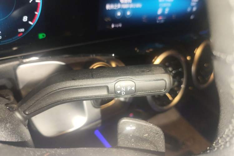 Used Mercedes-Benz GLB 2022 Second Facelift GLB 200 Fashion Edition Gear Lever