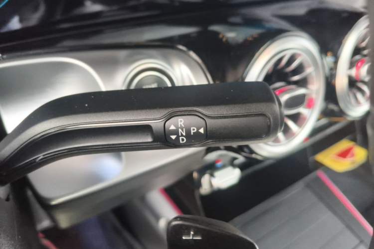 Used Mercedes-Benz GLB 2022 Second Facelift GLB 200 Fashion Edition Gear Lever