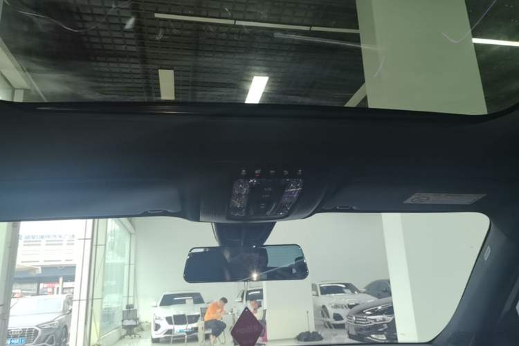 Used Mercedes-Benz GLB 2022 Second Facelift GLB 200 Dynamic Edition Headliner