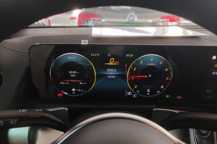 Used Mercedes-Benz GLB 2022 Second Facelift GLB 200 Fashion Edition Instrument Cluster