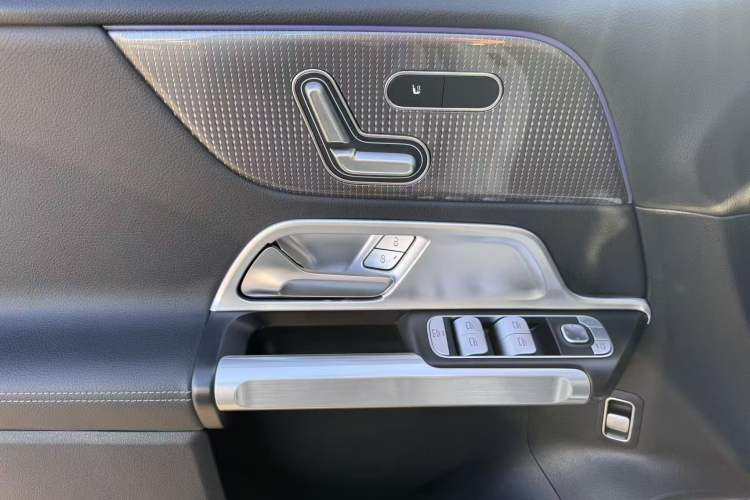 Used Mercedes-Benz GLB 2022 Updated GLB 200 Fashion Edition Interior 1