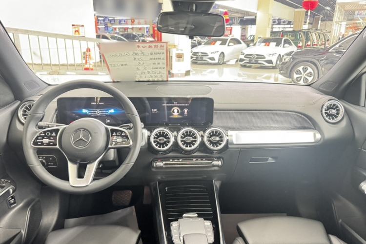 Used Mercedes-Benz GLB 2022 GLB 200 Dynamic Edition Interior 1
