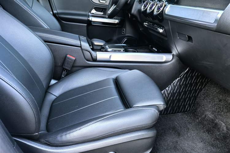 Used Mercedes-Benz GLB 2022 GLB 200 Stylish Edition Interior 11