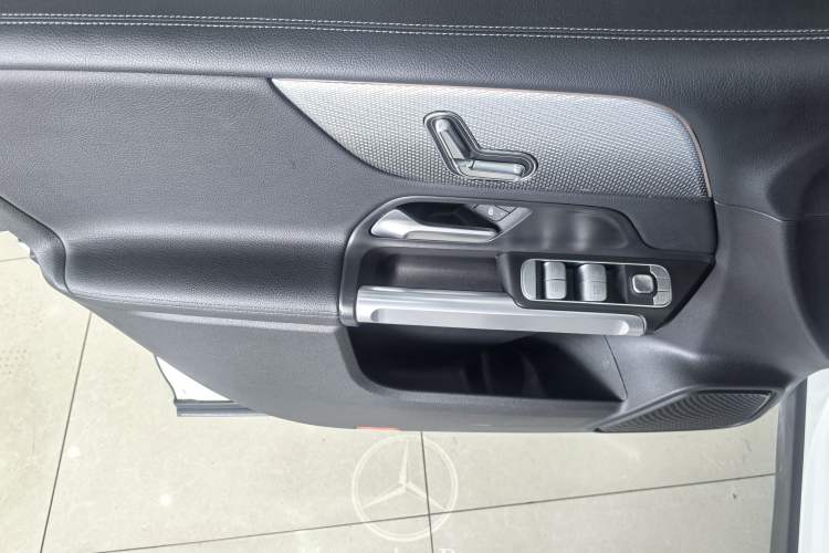 Used Mercedes-Benz GLB 2022 Second Facelift GLB 200 Dynamic Edition Interior 11