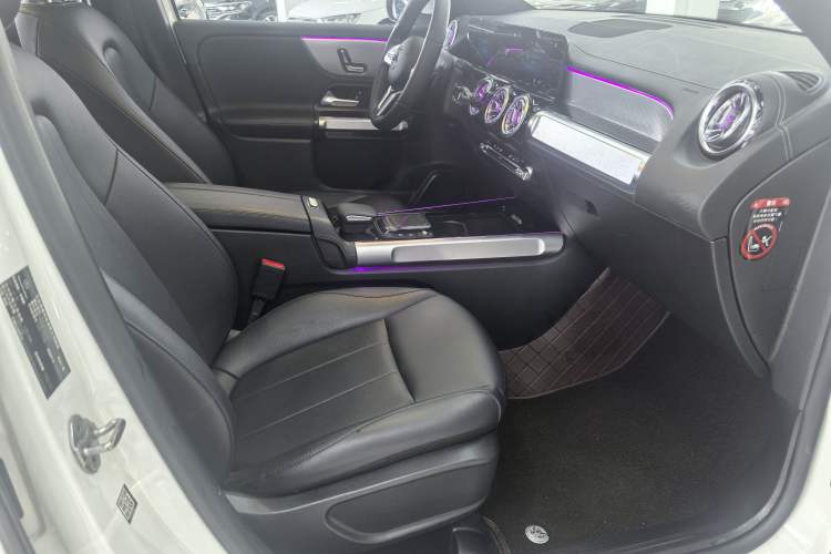 Used Mercedes-Benz GLB 2022 Second Facelift GLB 200 Dynamic Edition Interior 12
