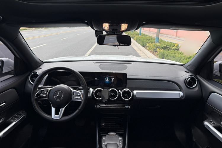 Used Mercedes-Benz GLB 2022 Second Facelift GLB 200 Dynamic Edition Interior 2