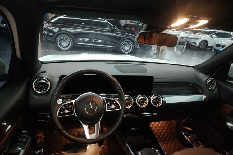 Used Mercedes-Benz GLB 2022 Updated GLB 200 Fashion Edition Interior 2