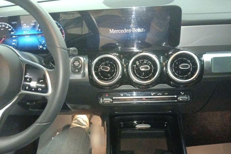 Used Mercedes-Benz GLB 2022 Second Facelift GLB 200 Dynamic Edition Interior 2