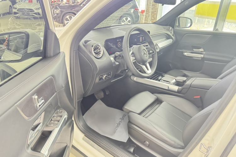 Used Mercedes-Benz GLB 2022 GLB 200 Dynamic Edition Interior 2