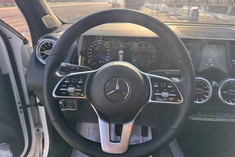 Used Mercedes-Benz GLB 2022 Updated GLB 200 Fashion Edition Interior 3
