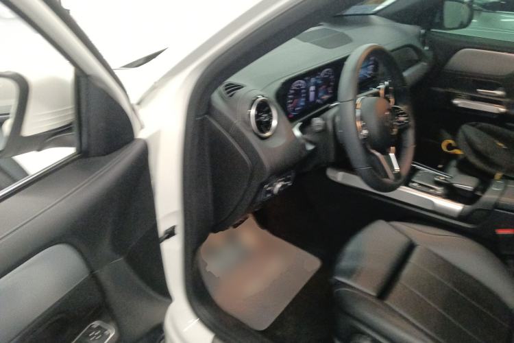 Used Mercedes-Benz GLB 2022 Second Facelift GLB 200 Dynamic Edition Interior 3